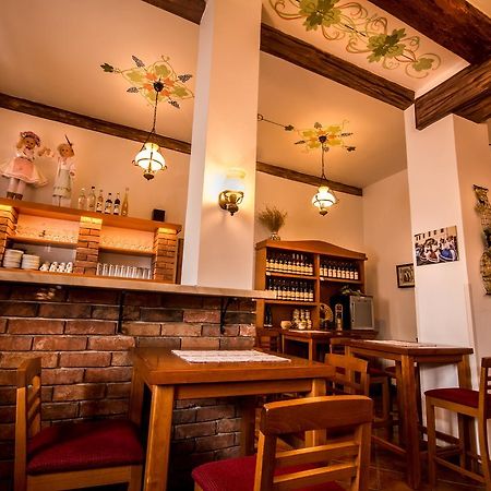 Herbenka Hotell Hustopeče Exteriör bild