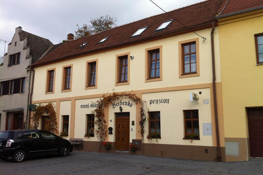 Herbenka Hotell Hustopeče Exteriör bild