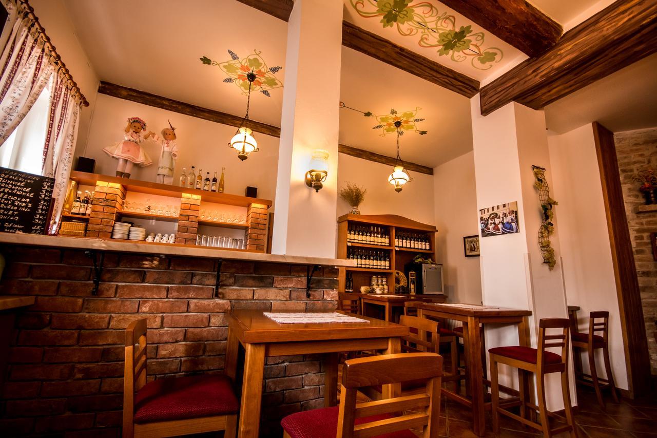 Herbenka Hotell Hustopeče Exteriör bild