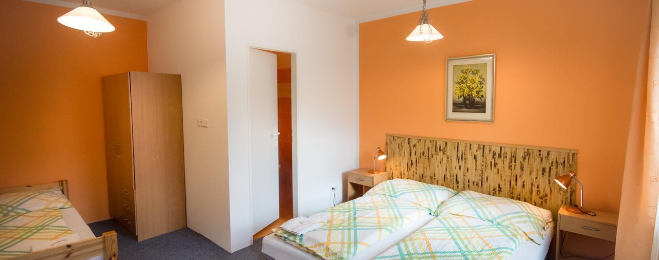 Herbenka Hotell Hustopeče Exteriör bild